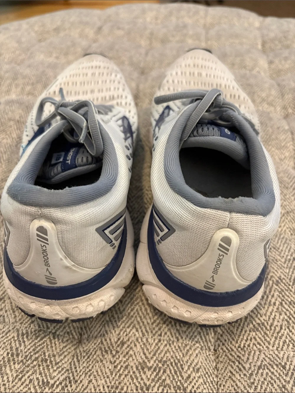 Brooks Ghost 13 running shoes size 8.5 M